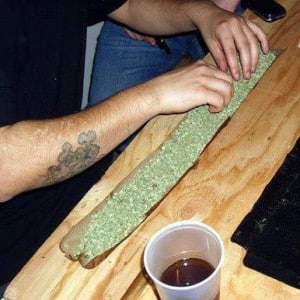 marijuana blunt roller